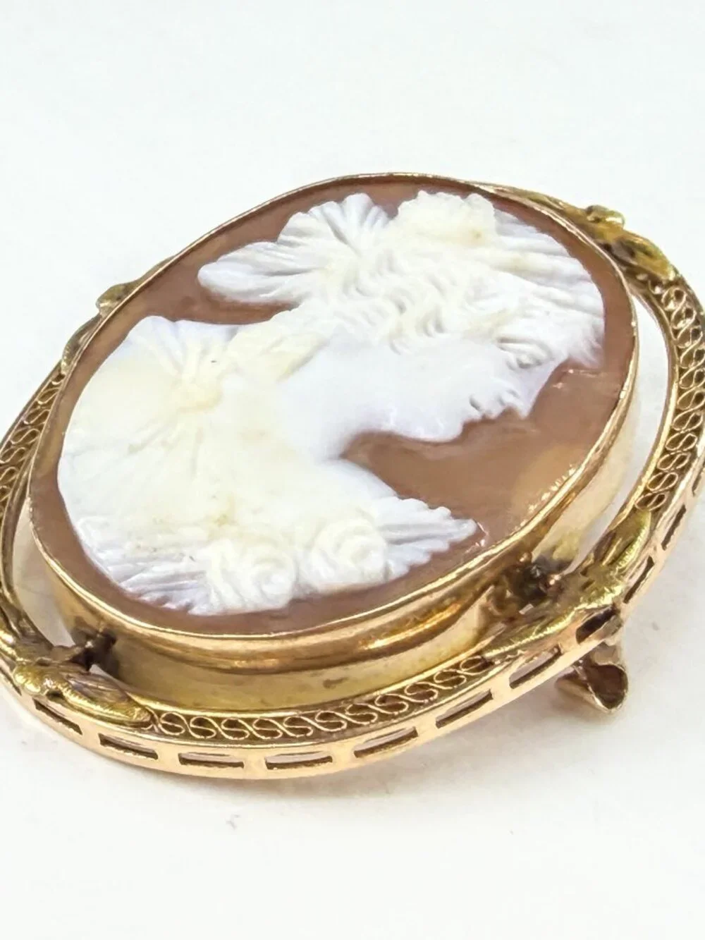 Antique 14K Gold Hand Carved Shell Cameo Brooch Ornate Filigree JR1989